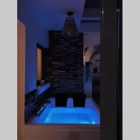 Love Room Out Of Time *Jacuzzi* Itteville Exterior photo