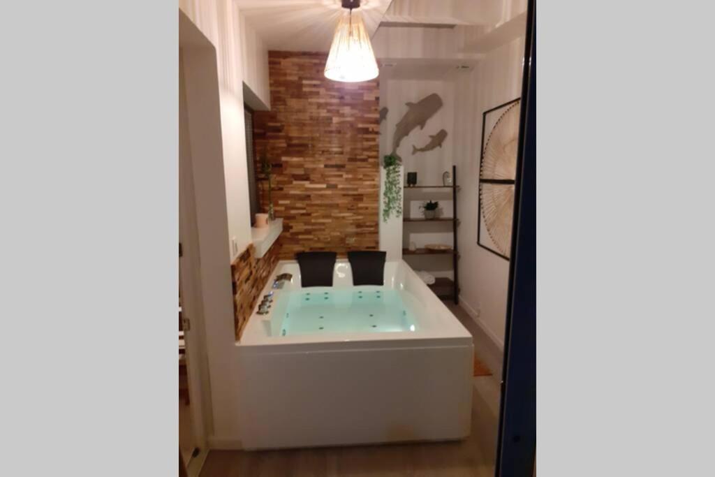 Out Of Time *jacuzzi* Itteville